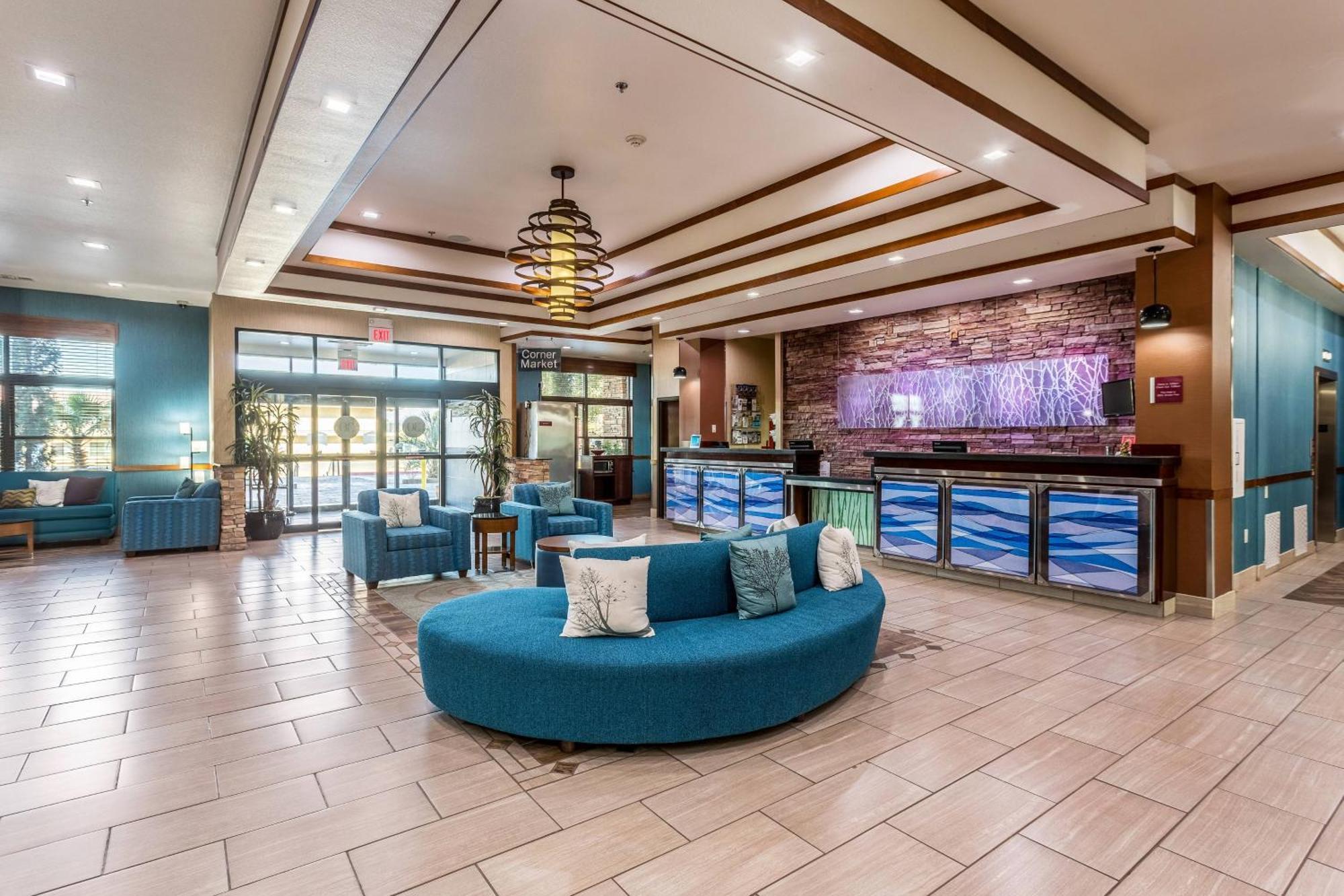 Hotel Fairfield & By Marriott 3*